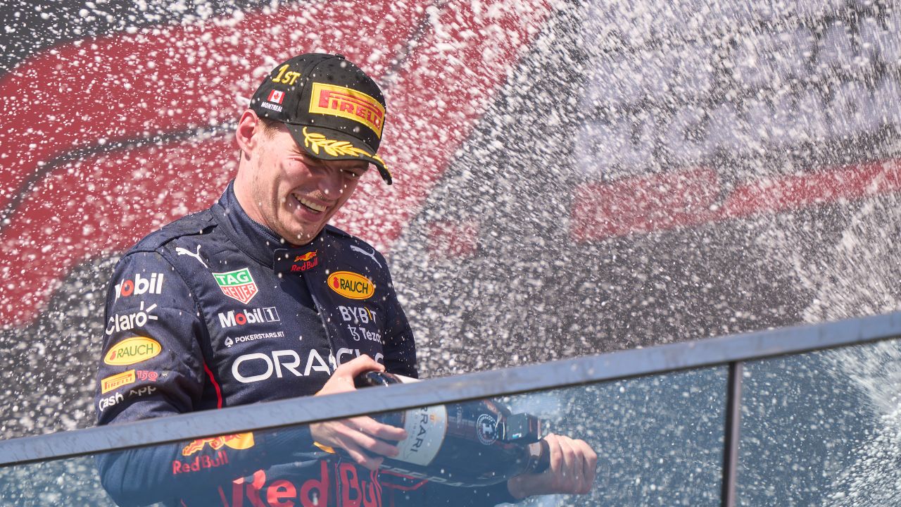 Verstappen más líder al ganar en Montreal con un gran cierre contra el español Carlos Sainz