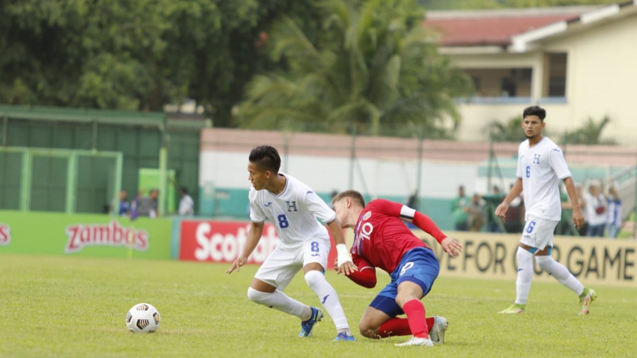 Equipo de la Premier League oficializa llegada de sub-20 centroamericano