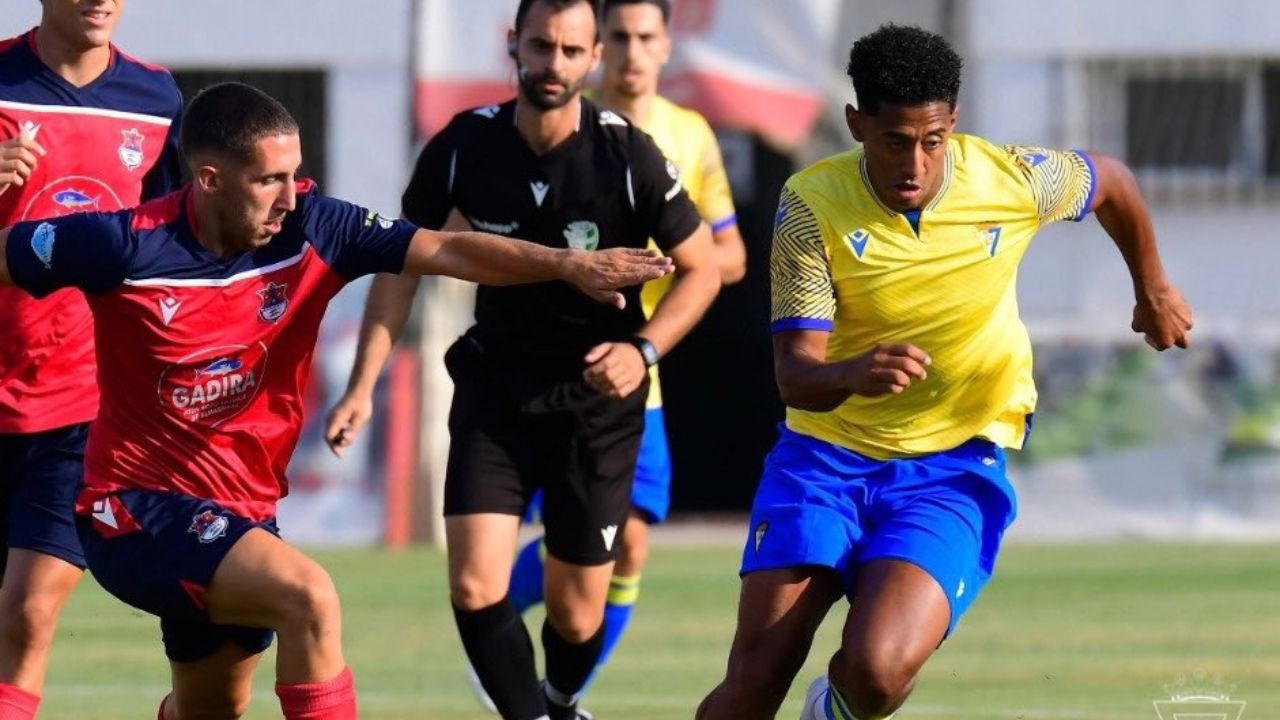 Cádiz presume el primer gol del Choco Lozano en la pretemporada