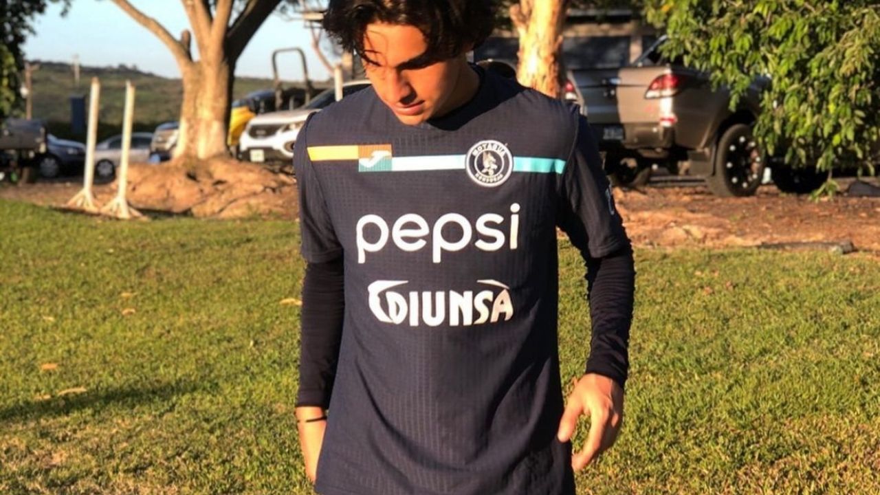 Charlie Estrada aclara su situación con Motagua y admite oferta de equipo hondureño