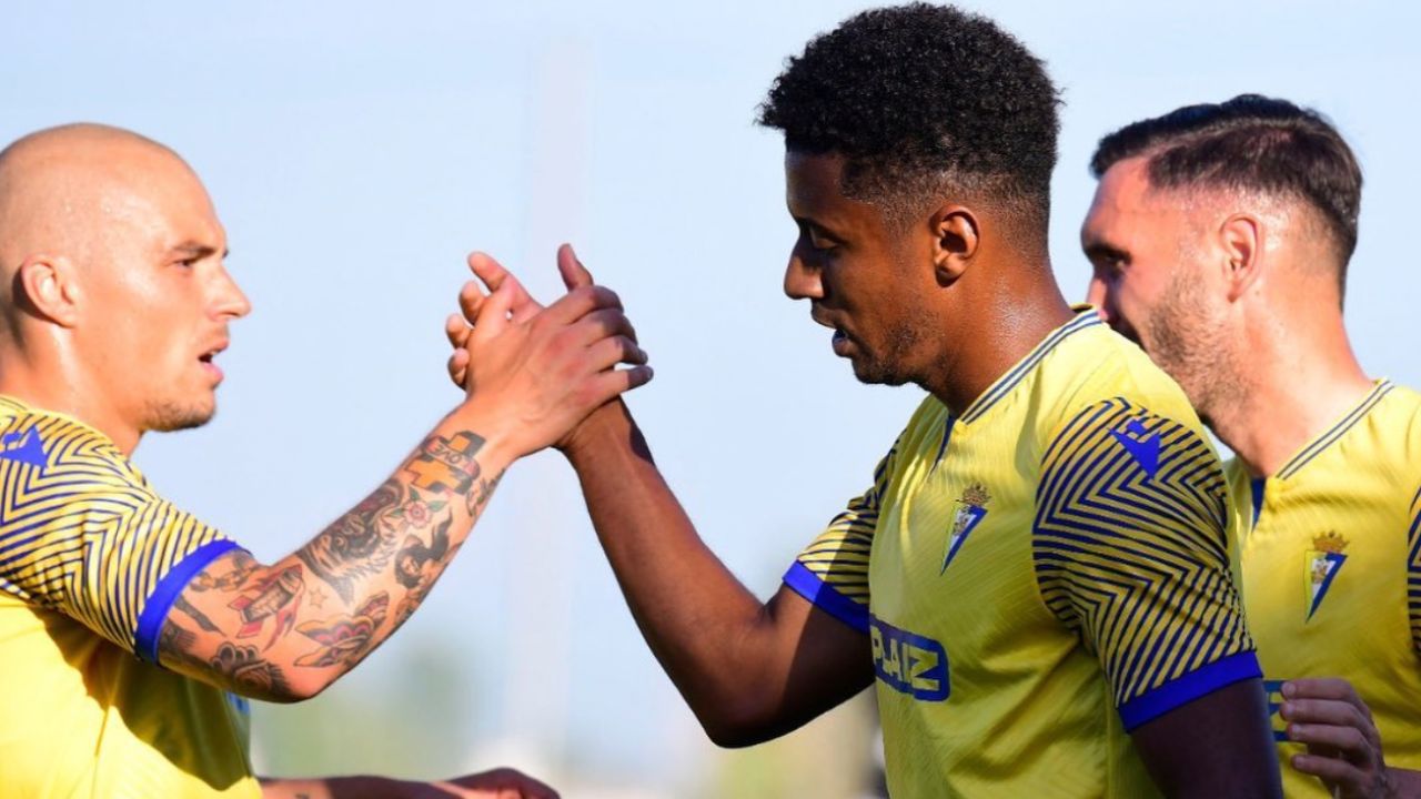 Choco Lozano anota su tercer gol en la pretemporada del Cádiz