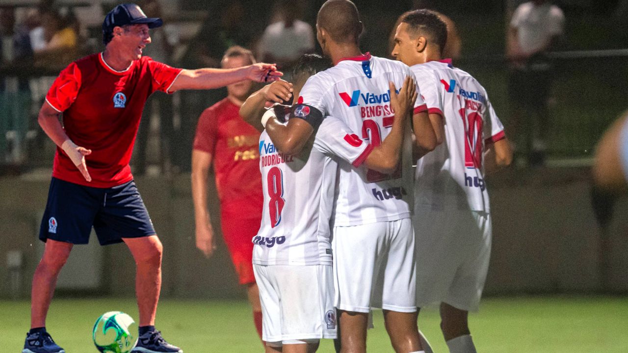 Pedro Troglio se rinde ante su plantilla y menciona lo que más le ha asombrado en la pretemporada