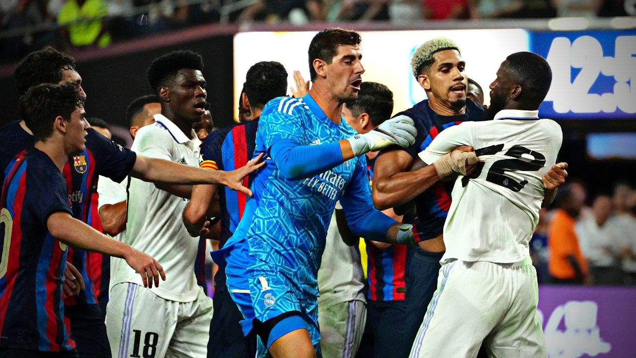 Barcelona vence al Real Madrid en un aguerrido clásico en Las Vegas gracias a un misil de Raphinha