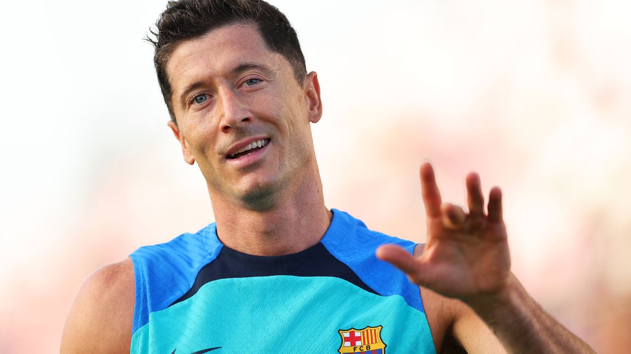 El Barcelona hizo oficial el fichaje de Robert Lewandowski y dio a conocer las cifras específicas