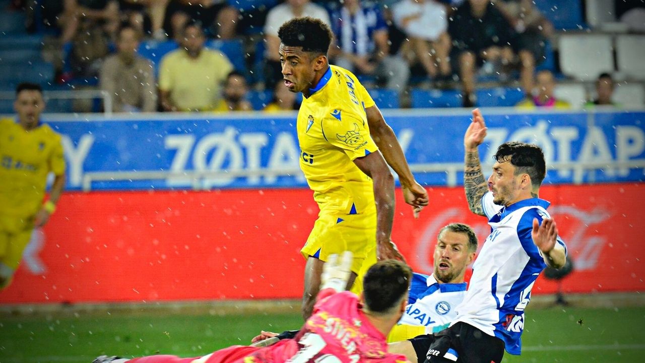 Revelan la determinación que ha tomado el Cádiz con el Choco Lozano de cara a la próxima temporada