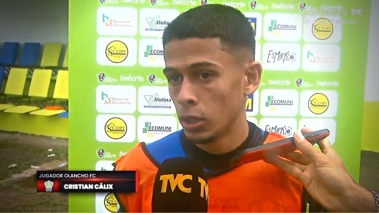 Cristian Cálix saca su frustración luego que el Victoria les arrebatara el triunfo