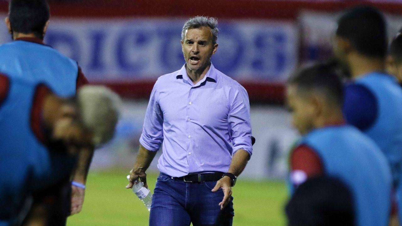 Así fue el debut de Pablo Lavallén, extécnico de Olimpia, en el Melgar de Perú