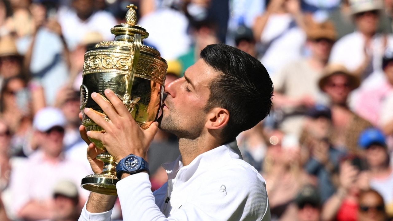 Djokovic vence a Nick Kyrgios y sigue reinando en el Abierto de Wimbledon