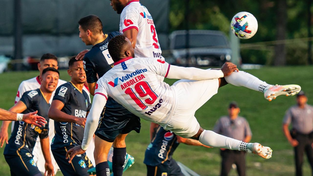 Olimpia sufre revés ante Comunicaciones en amistoso de preparación en Estados Unidos