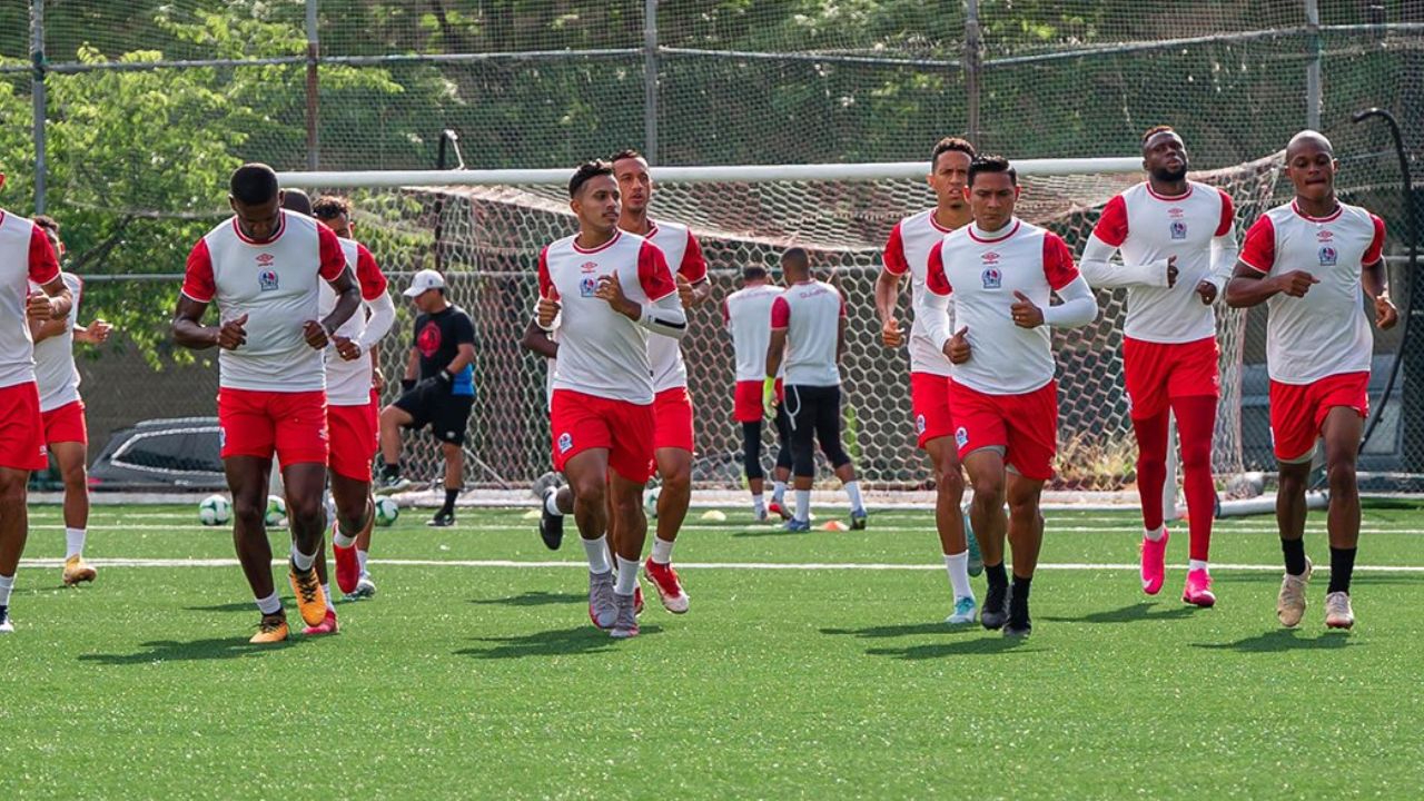 Yan Maciel menciona a los jugadores del Olimpia que más le han impresionado