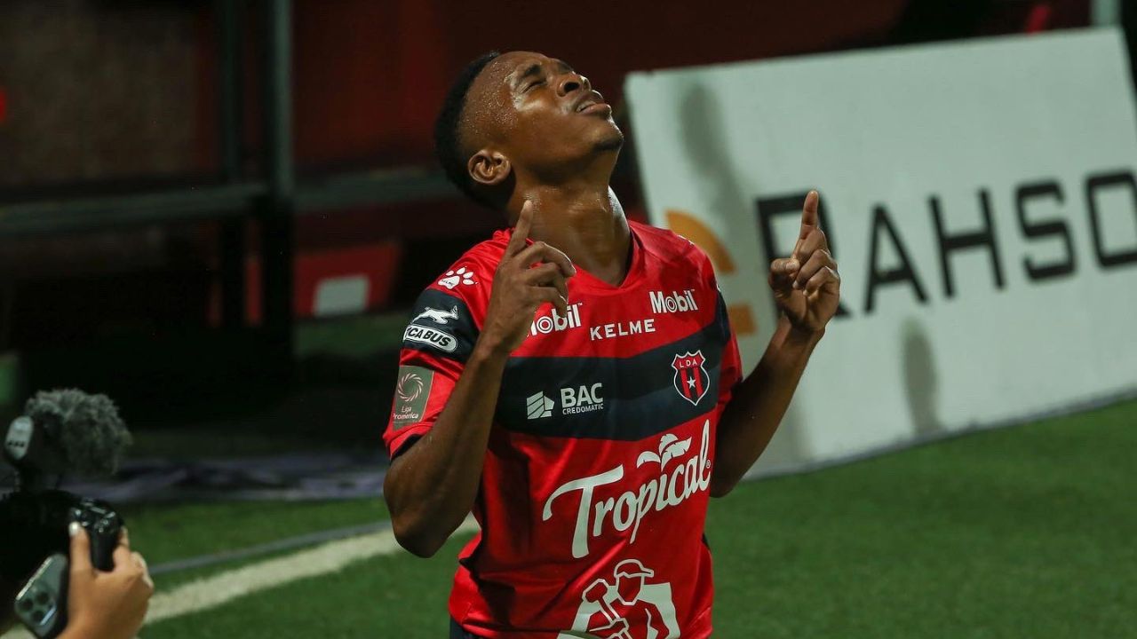 Bryan Félix se va del Alajuela y tiene nuevo club en el extranjero