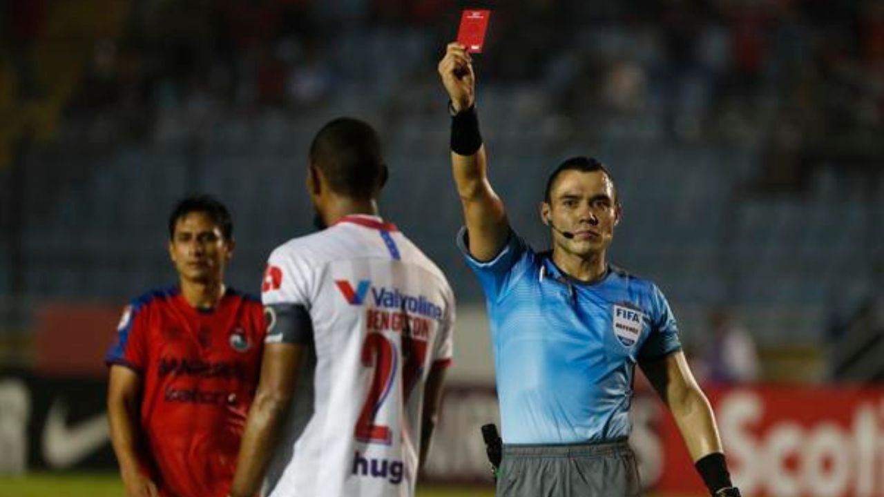 Tras la polémica, Concacaf confirma al árbitro para el duelo entre Olimpia y Municipal
