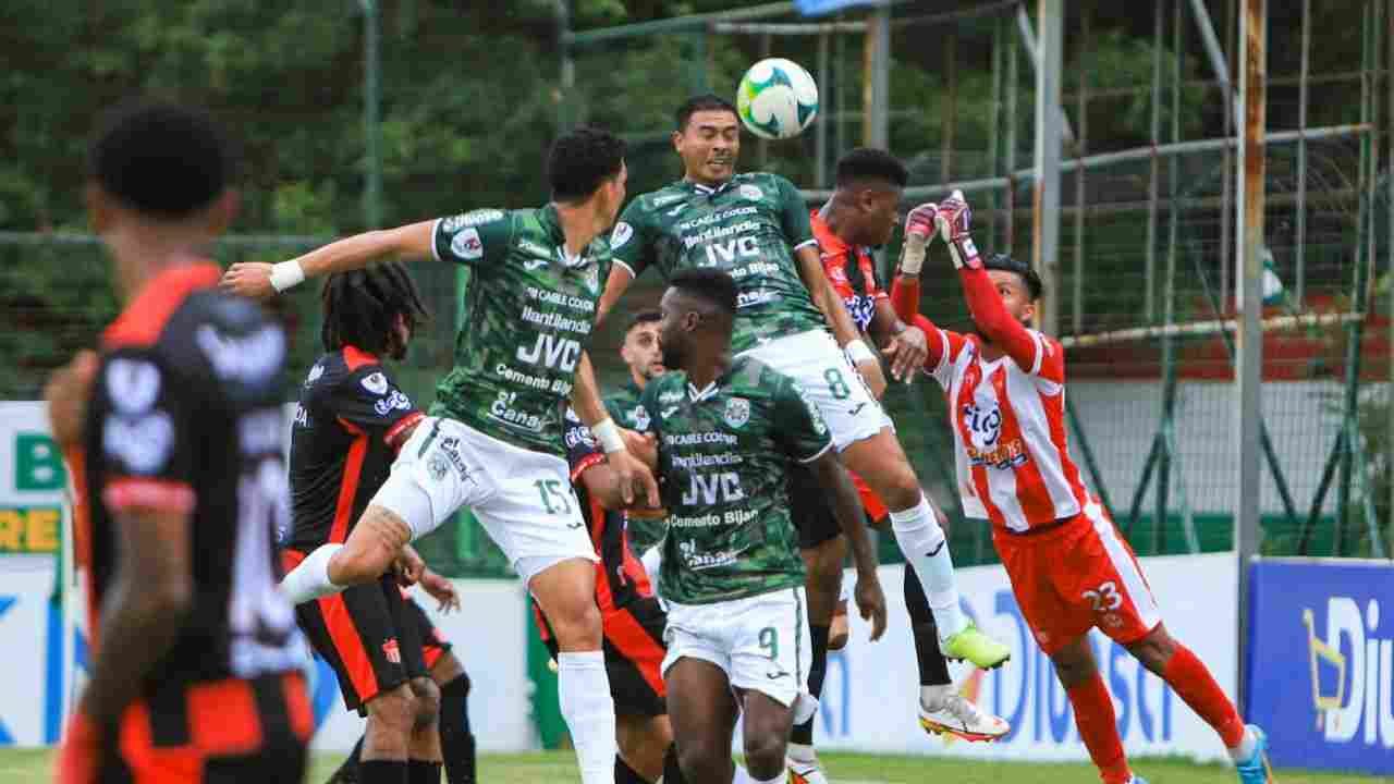 Con un festival de goles, el Marathón y Vida empatan en el Yankel Rosenthal