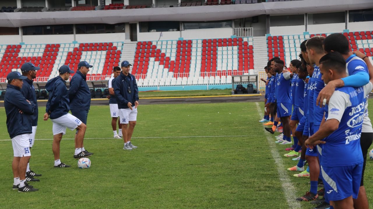 La H cumple su segundo día de microciclo en el estadio Chelato Uclés en Tegucigalpa