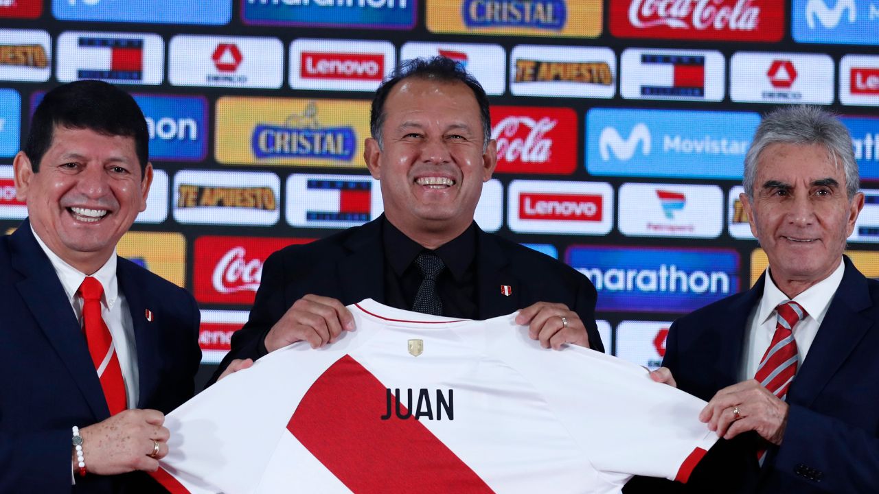 Perú presenta a su nuevo seleccionador con miras al Mundial de 2026