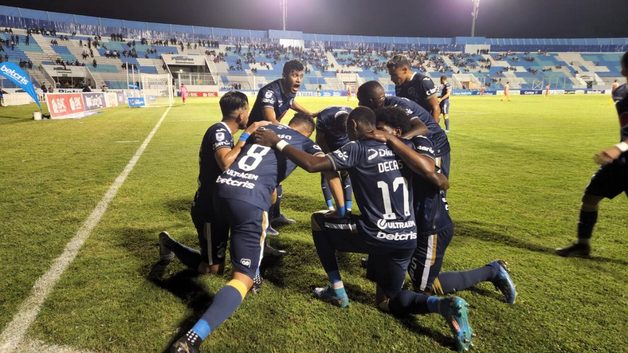 Motagua se queda con un agónico triunfo ante Lobos UPN en el Nacional