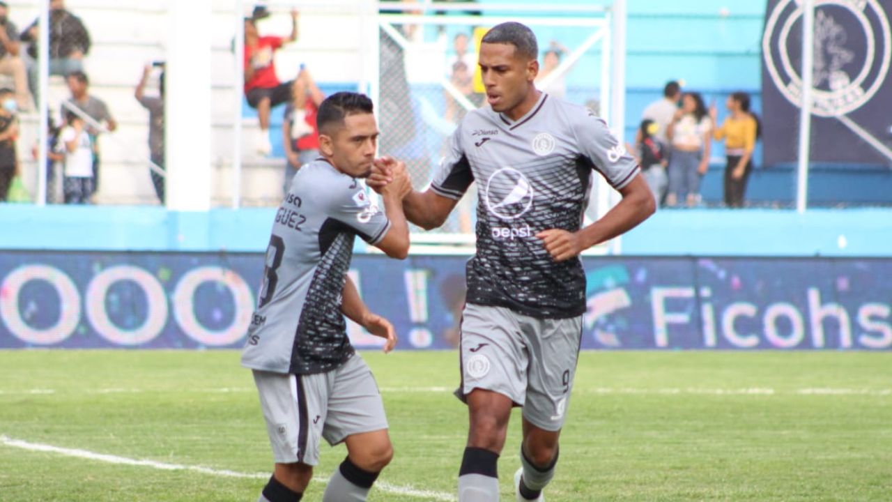 ¡Remontada Azul! Motagua termina goleando a un displicente Marathón en el Nacional