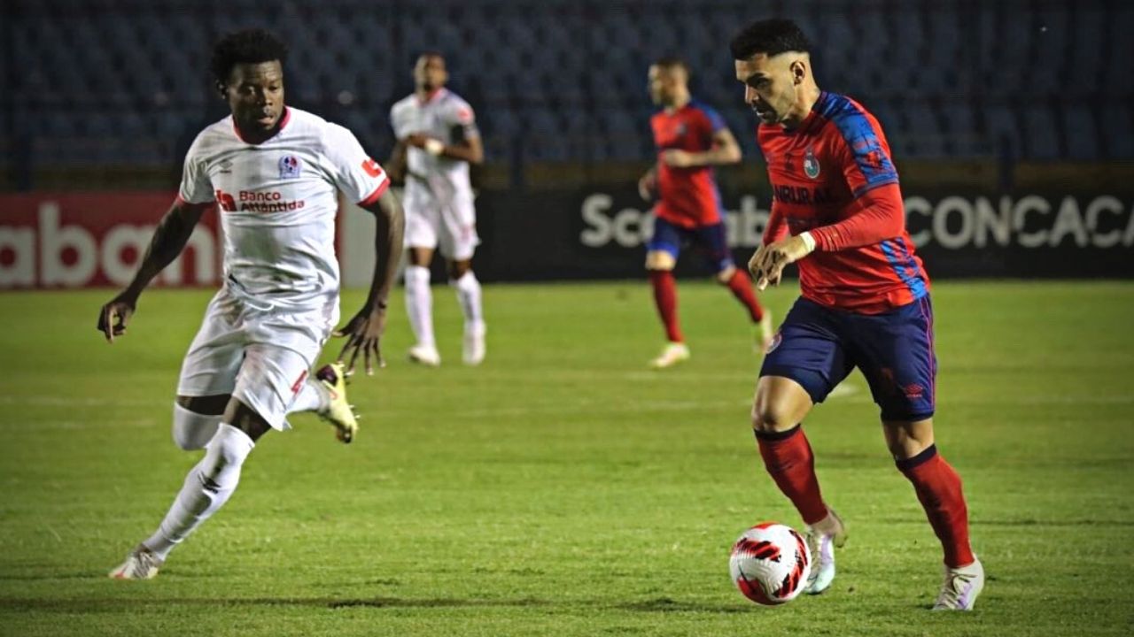 Olimpia se desinfla y empata ante Municipal con nueve jugadores en polémico partido