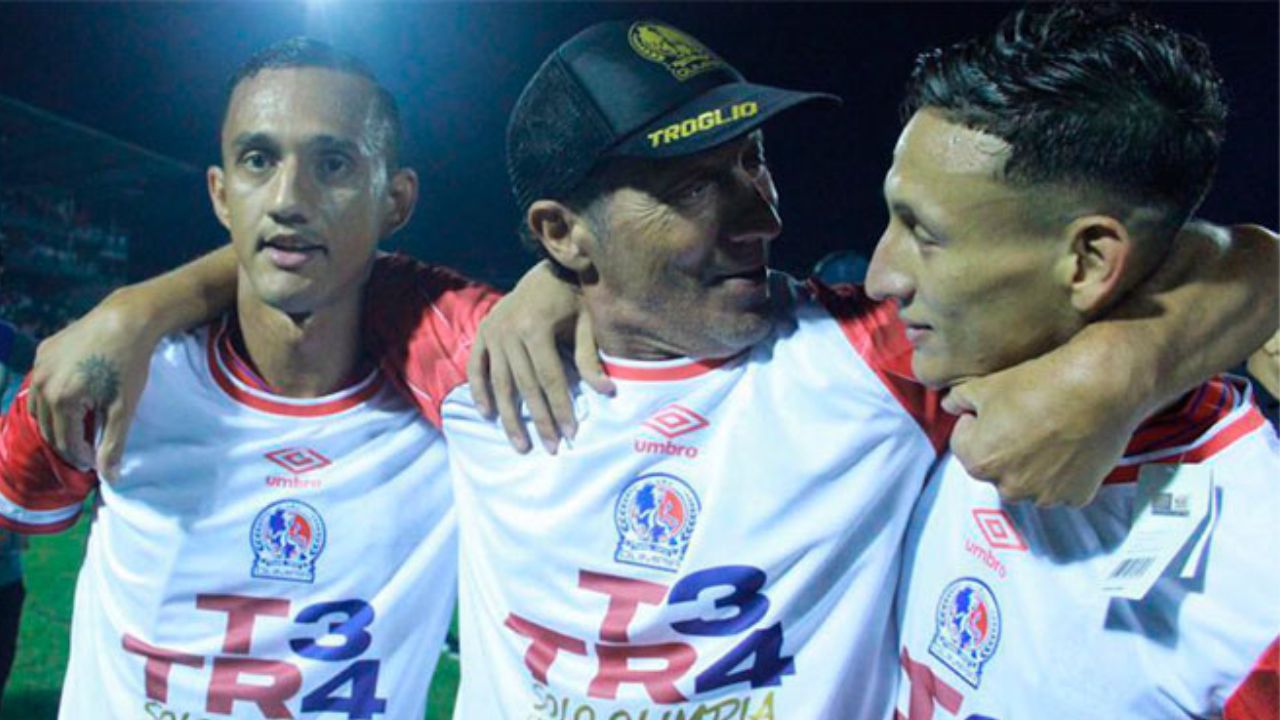 Pedro Troglio revela el futbolista hondureño con el que podría compararse en la actualidad