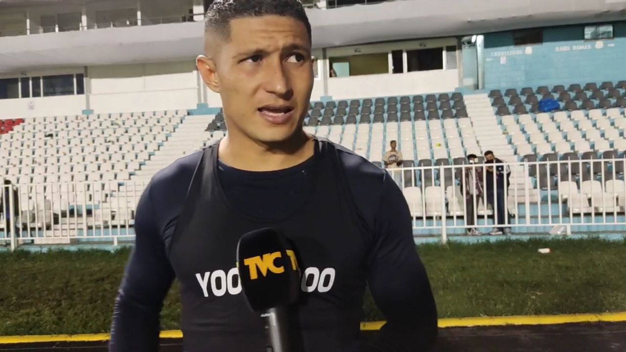 Héctor Castellanos sobre su reacción al salir de cambio en el juego ante Vida