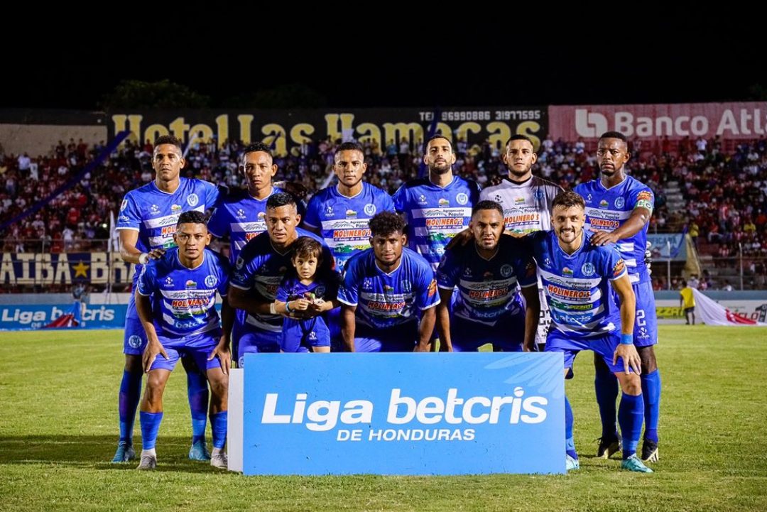 Futbolista del Victoria y su gran paso de fe que ha inspirado a sus seguidores