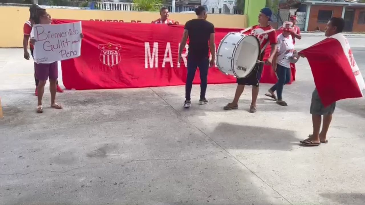 Gullit Peña sorprendido por la afición del Vida que lo ha recibido en La Ceiba