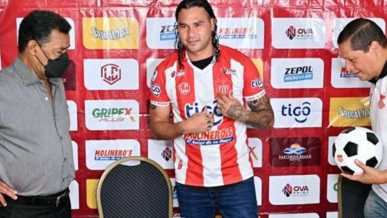 El mexicano Gullit Peña ya tendría fecha para debutar con el Vida