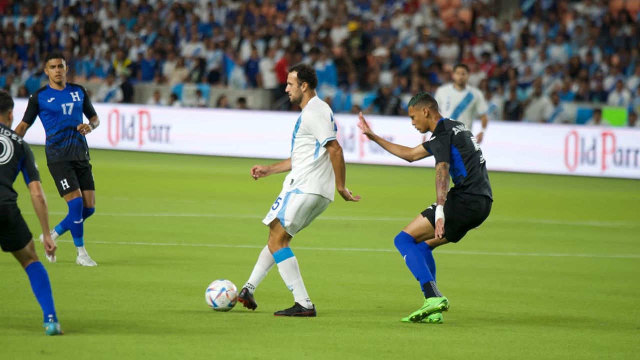 Honduras remontó ante Guatemala gracias a una noche inspirada de Solani Solano