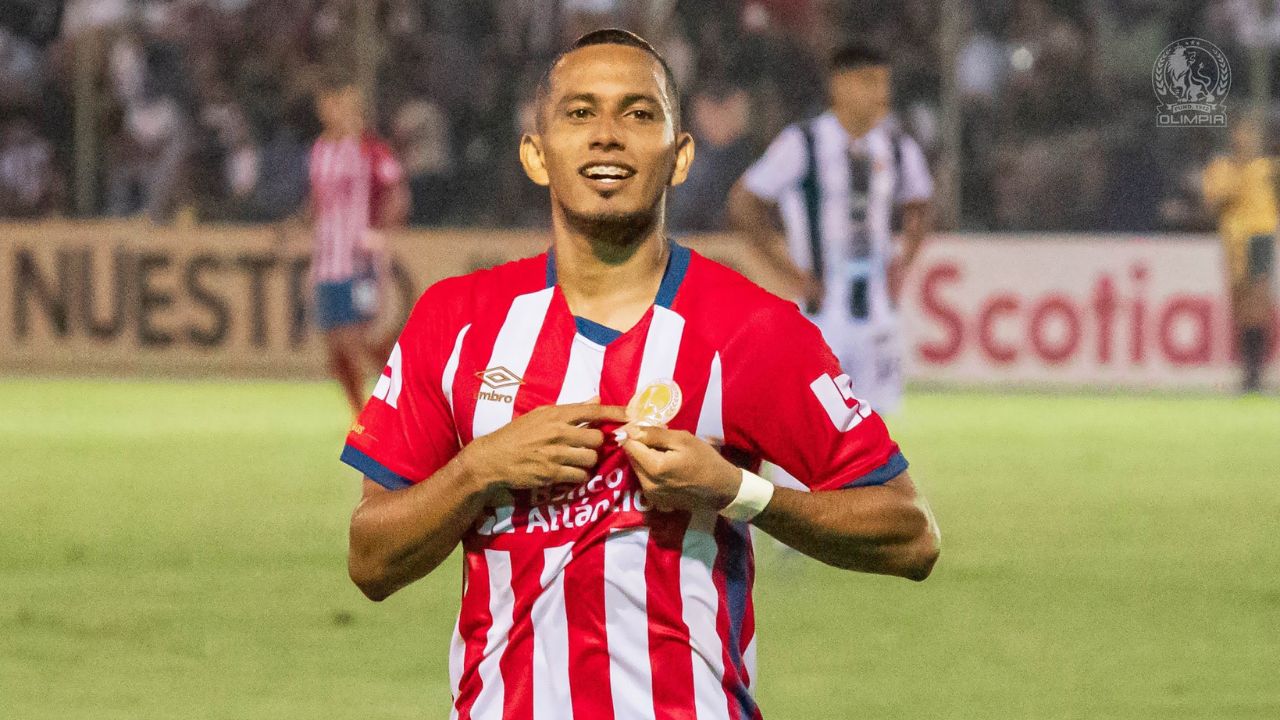 ¡Hay acuerdo! Edwin Rodríguez deja Olimpia y es nuevo jugador del Aris FC de Grecia