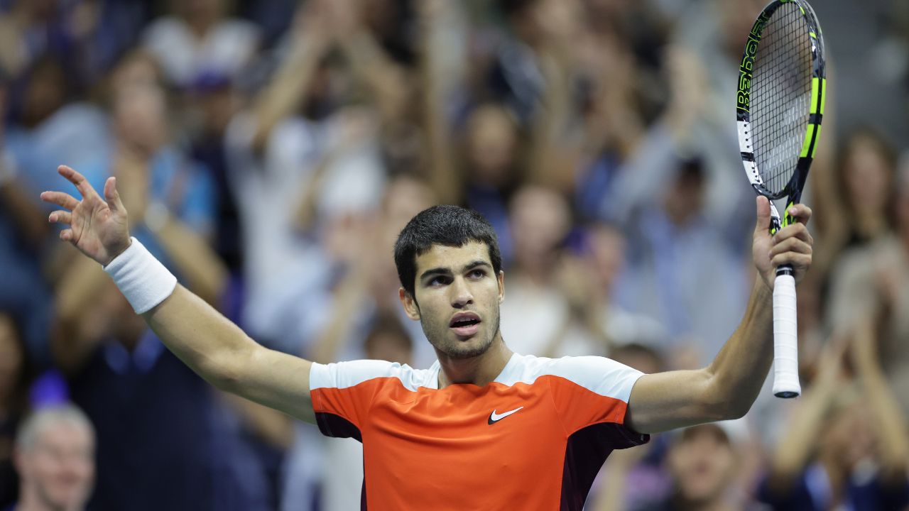 Carlos Alcaraz alcanza la cima del mundo del tenis a los 19 años