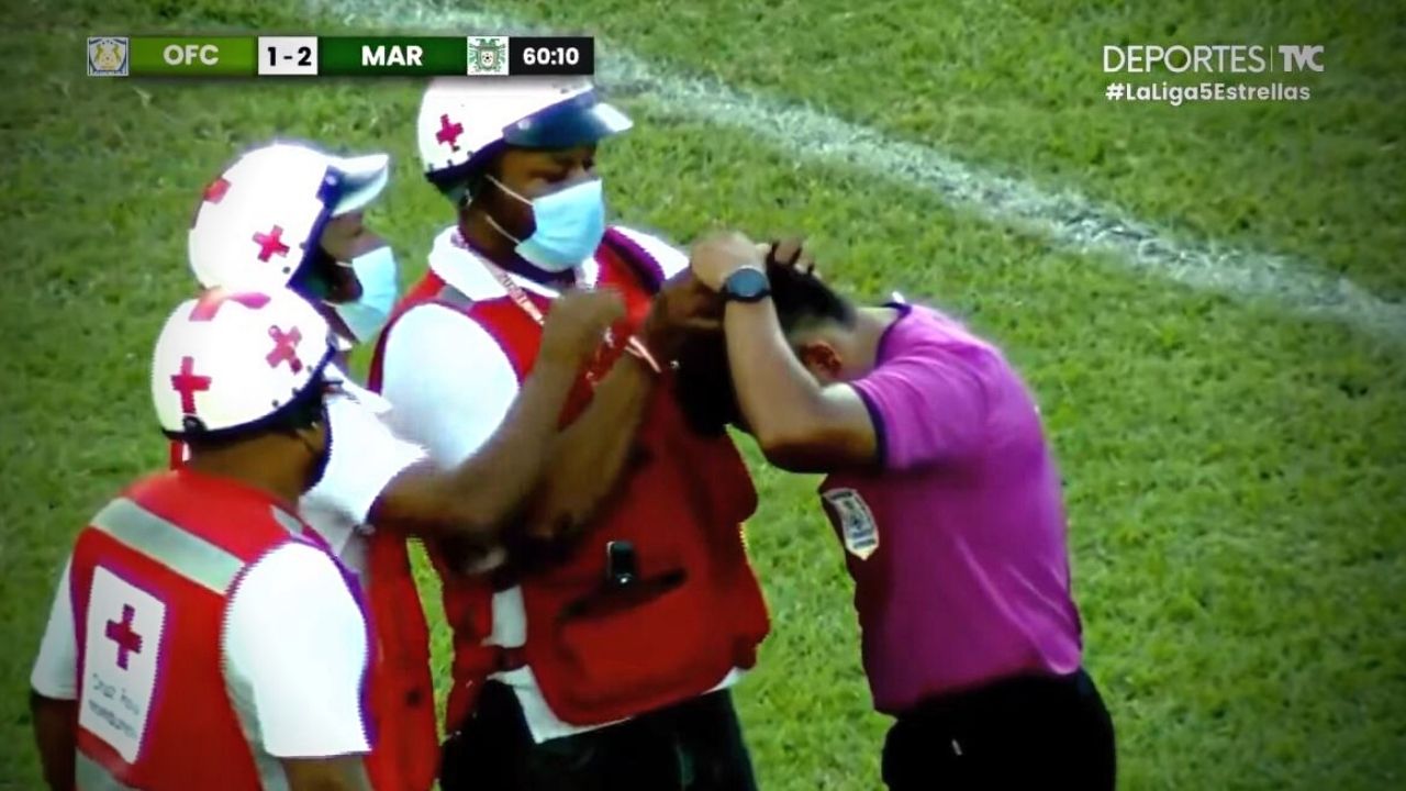 Árbitro recibe pedrada en pleno partido entre Olancho y Marathón que tuvo que suspenderse