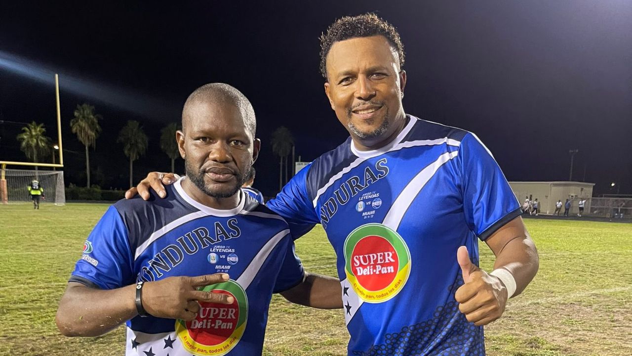 Carlos Pavón presume pegada de leyendas de Honduras que vencieron a las de Guatemala en Miami