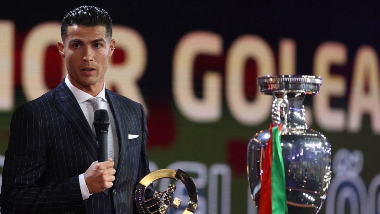 Cristiano Ronaldo, premiado y dispuesto a jugar el Mundial-22 y la Euro-24