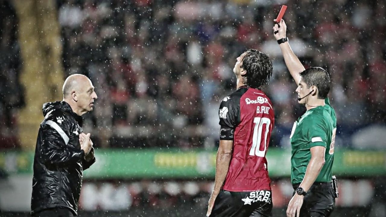 Fabián Coito recibe duro castigo en Costa Rica tras llamar 'ladrón' a un árbitro