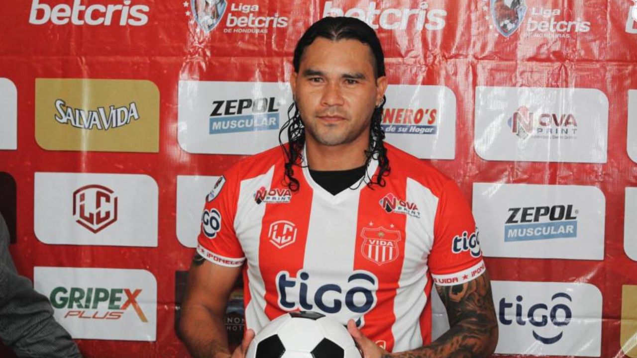 Vida aclara problema respecto a la numeración de Gullit Peña previo a su debut