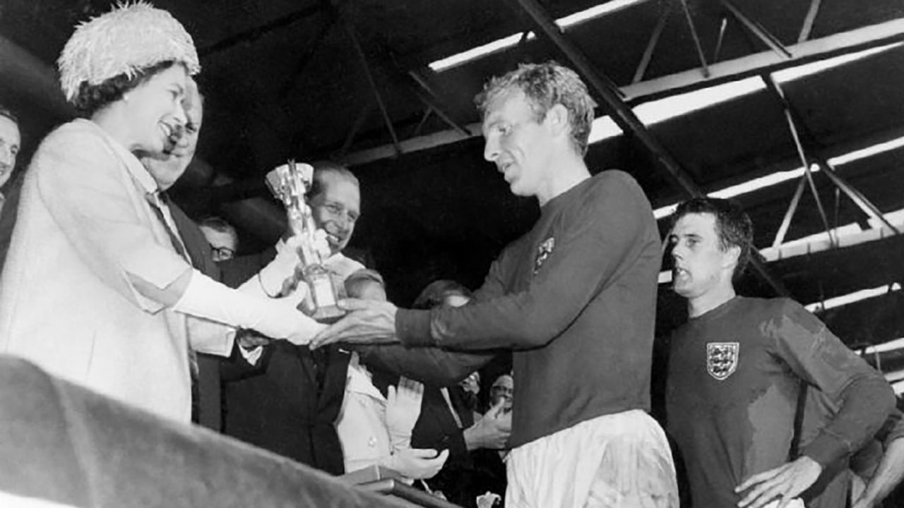La reina Isabel II y una vida ligada al deporte mundial