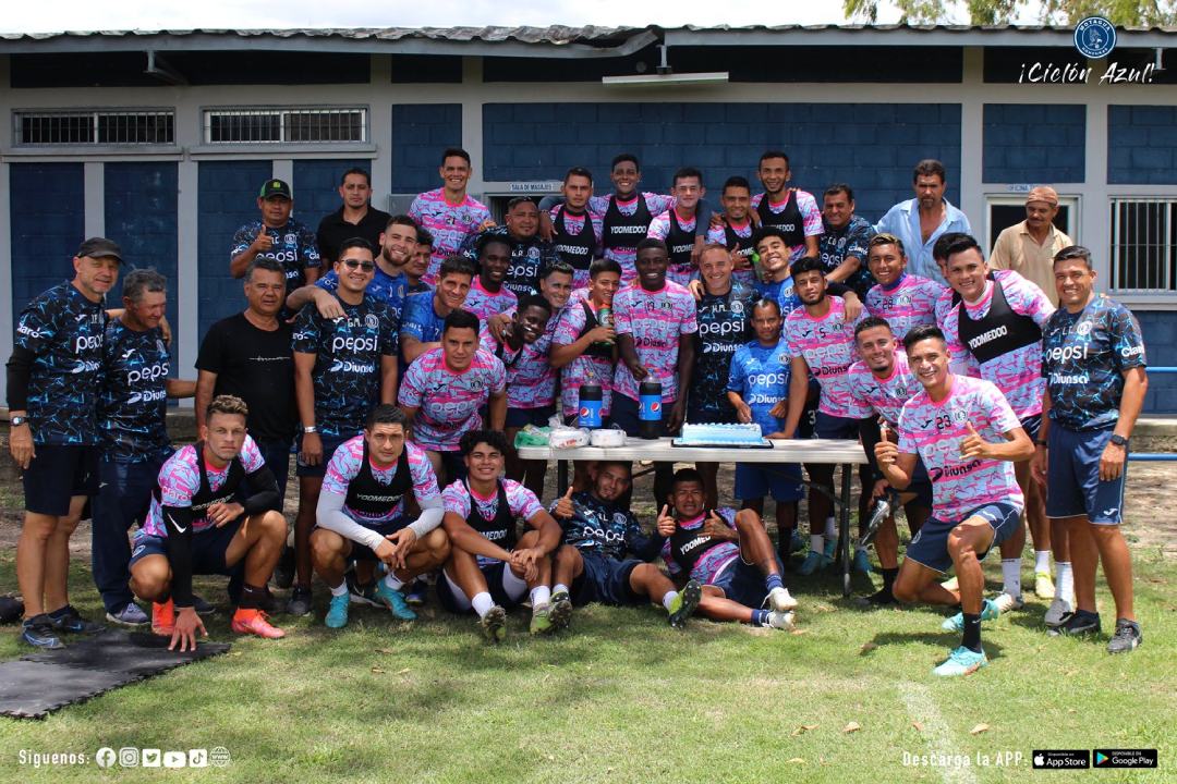 Motagua celebra el cumpleaños 48 de la 'Tota' Medina con un invitado especial