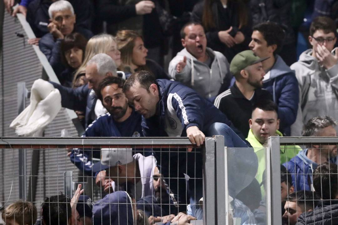 Reportan a una persona fallecida tras la trifulca en el Gimnasia vs Boca en la Liga argentina