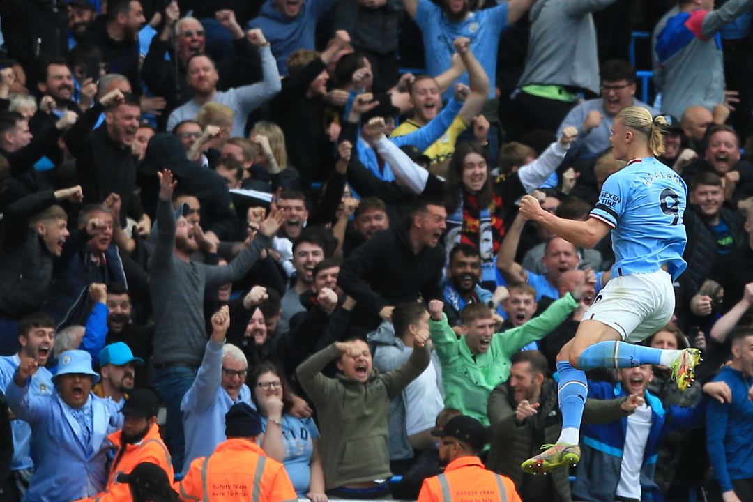 Manchester City recibe fuerte multa por una invasión de sus aficionados al terreno de juego