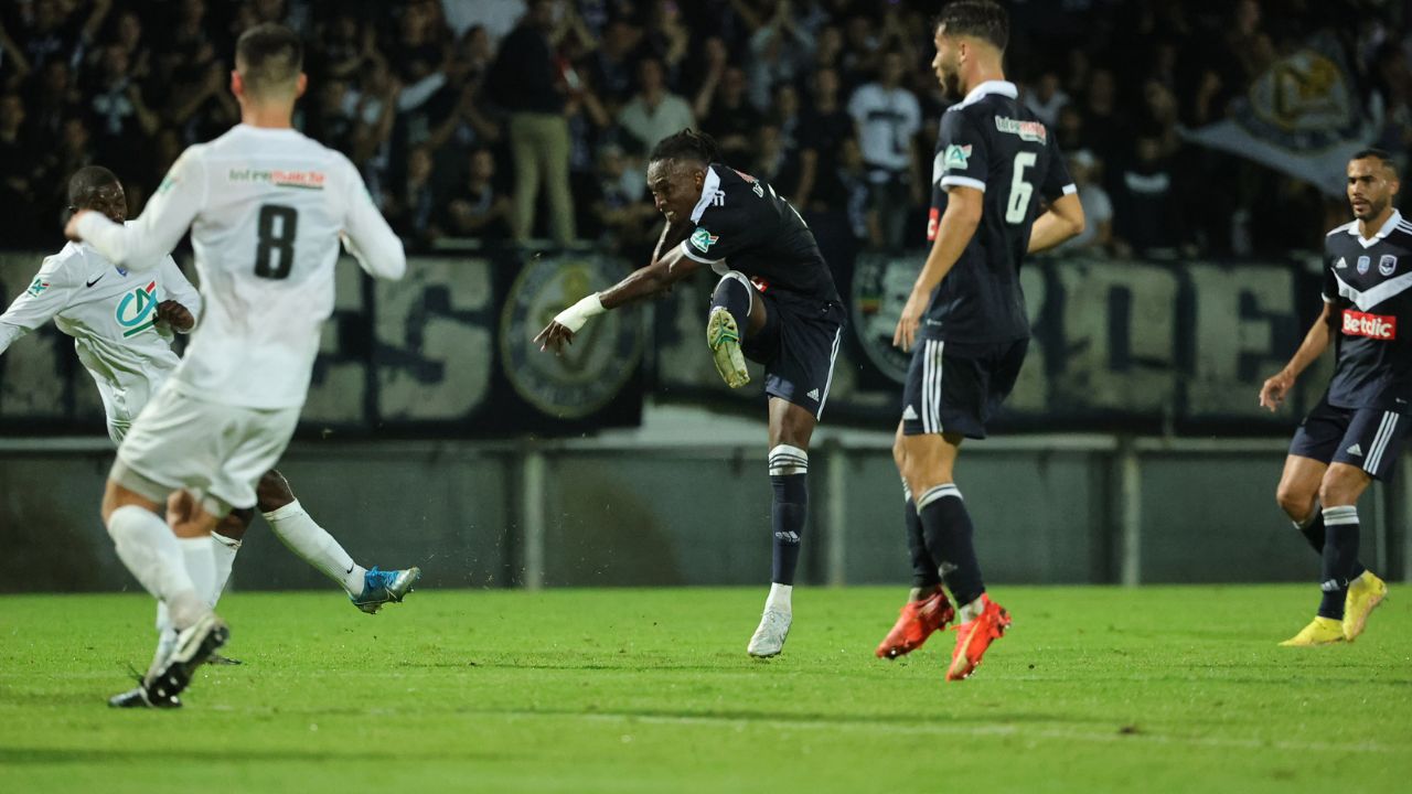 El golazo que le anularon a Alberth Elis en la Copa de Francia