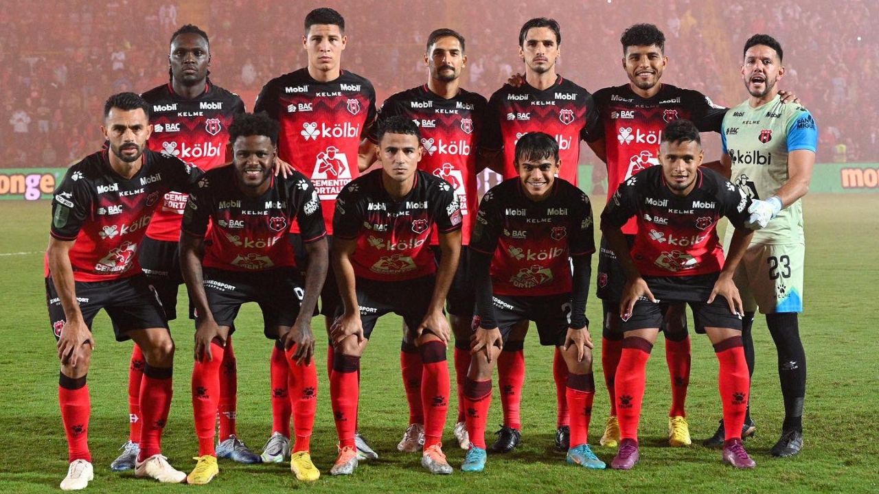 Alex López y el Alajuela son castigados en Costa Rica por una inusual razón
