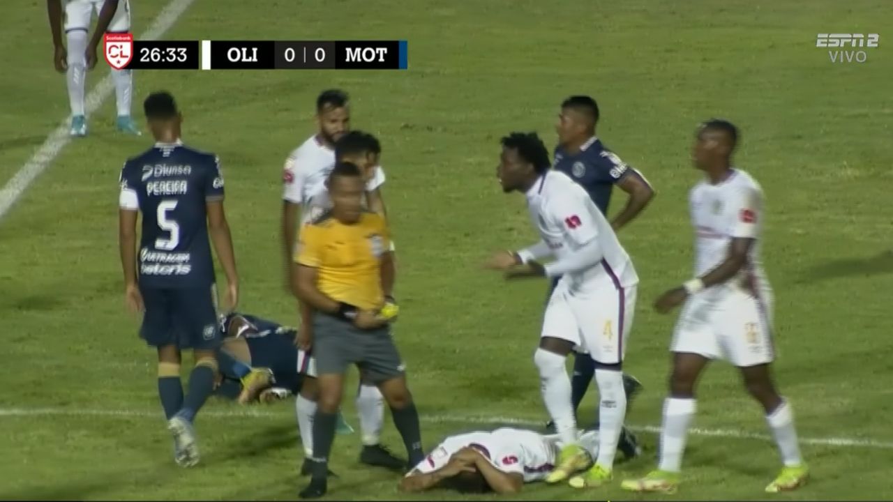 Así fue la jugada que provocó la expulsión del Patón Mejía contra Motagua