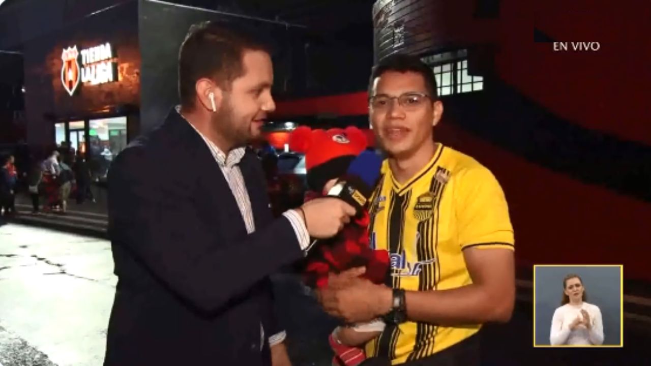 Periodistas ticos alucinan con aficionado de Real España y la locura que hizo por el equipo