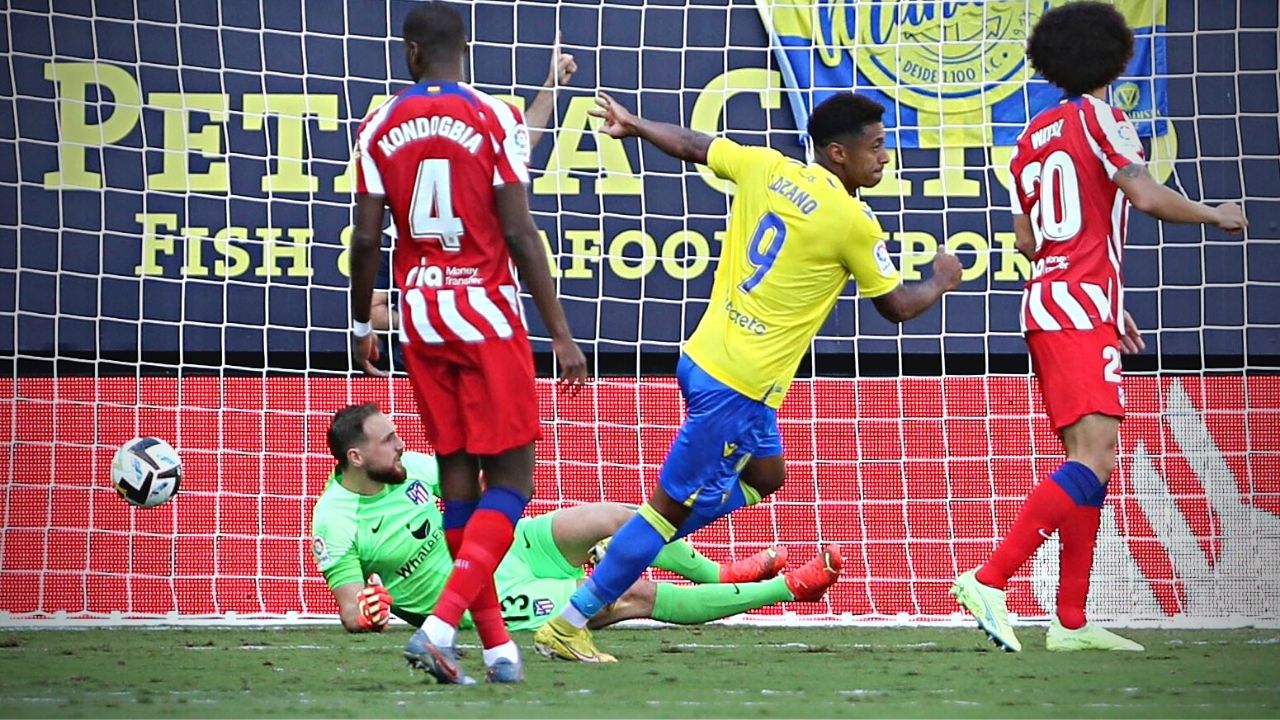 Cádiz y Choco Lozano derrotan al Atlético de Madrid en partido lleno de drama