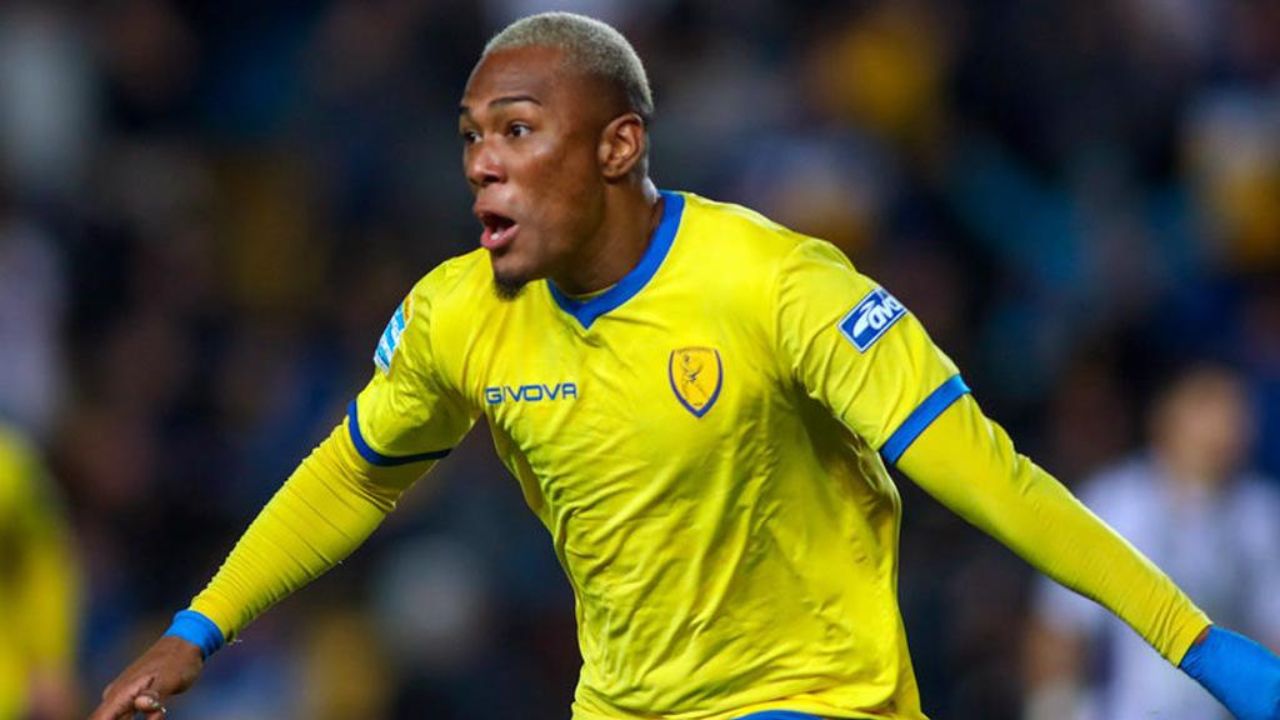 Deiby Flores marca doblete en empate del Panetolikos por la Copa de Grecia