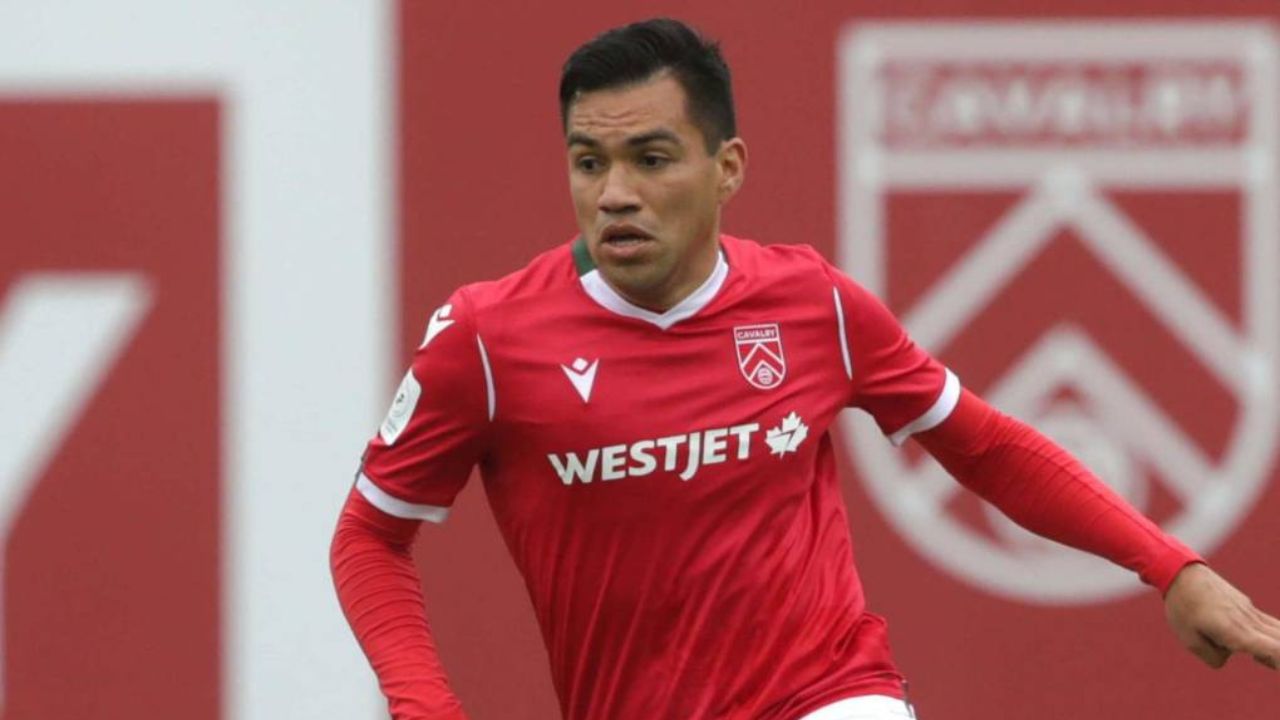 José Escalante en el equipo del año de la Premier League canadiense