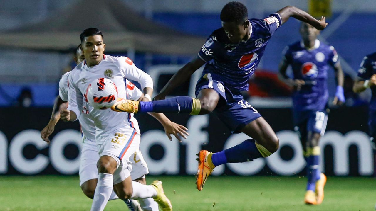 Ocho futbolistas hondureños en el XI ideal en el cierre de las semifinales de la Liga Concacaf