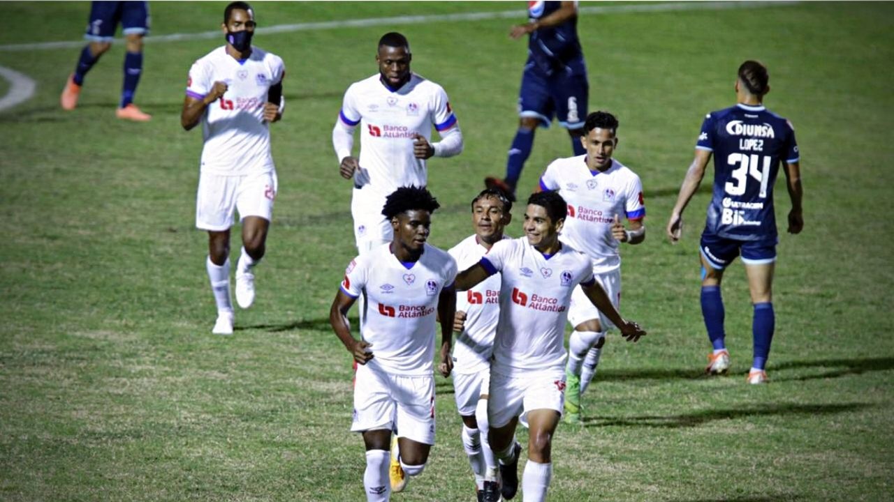 Legionario hondureño calienta el clásico de Liga Concacaf al recordar lo que pasó en 2020