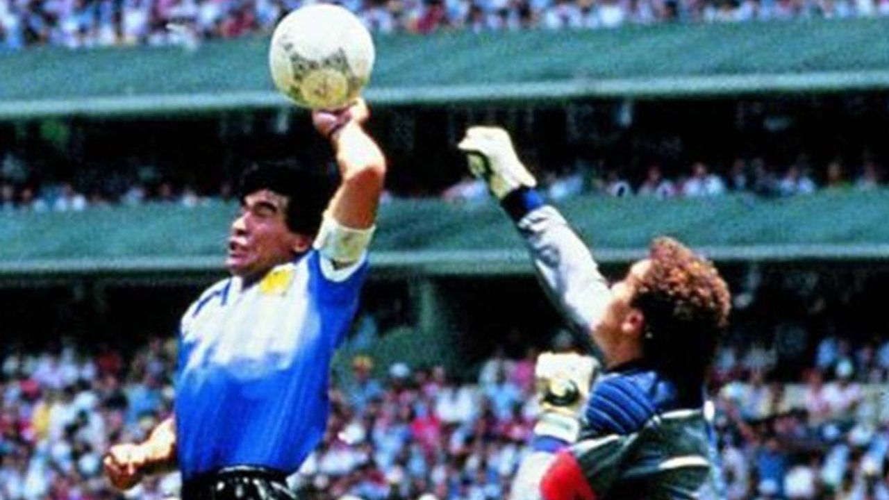 La millonaria cifra que pagarían por el balón de la 'Mano de Dios'