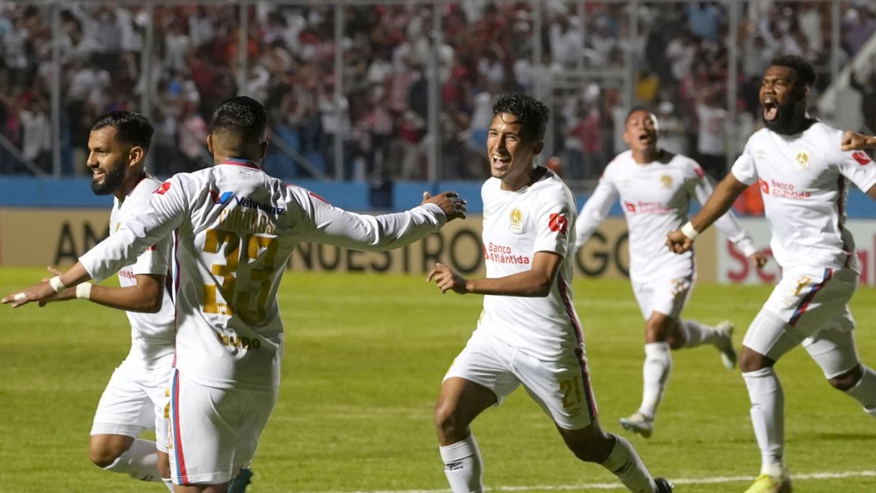 Pedro Troglio recupera dos jugadores claves de Olimpia para la final de vuelta en Costa Rica